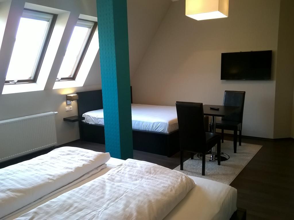Parton Hotel & Bowling Tiszakécske Kamer foto