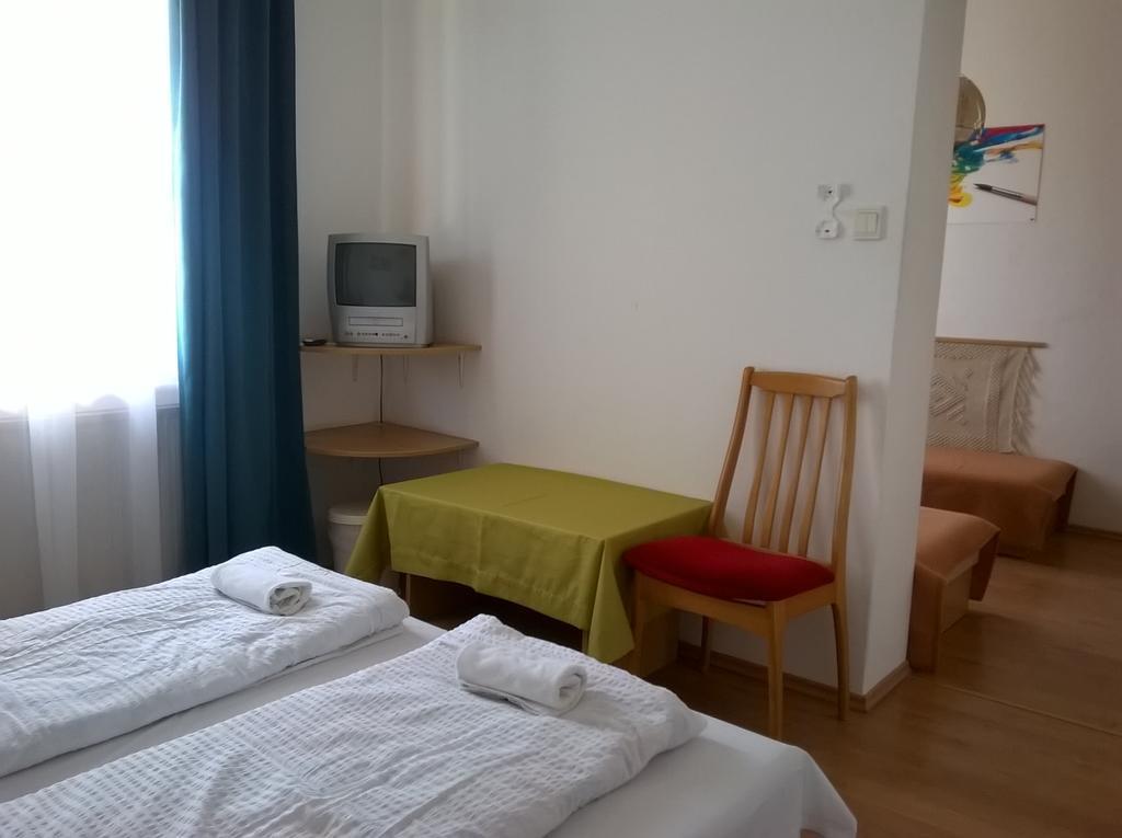 Parton Hotel & Bowling Tiszakécske Kamer foto