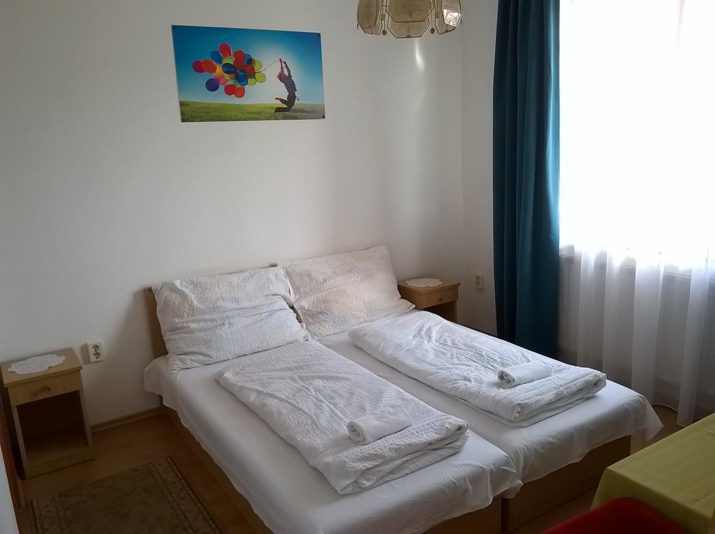 Parton Hotel & Bowling Tiszakécske Kamer foto