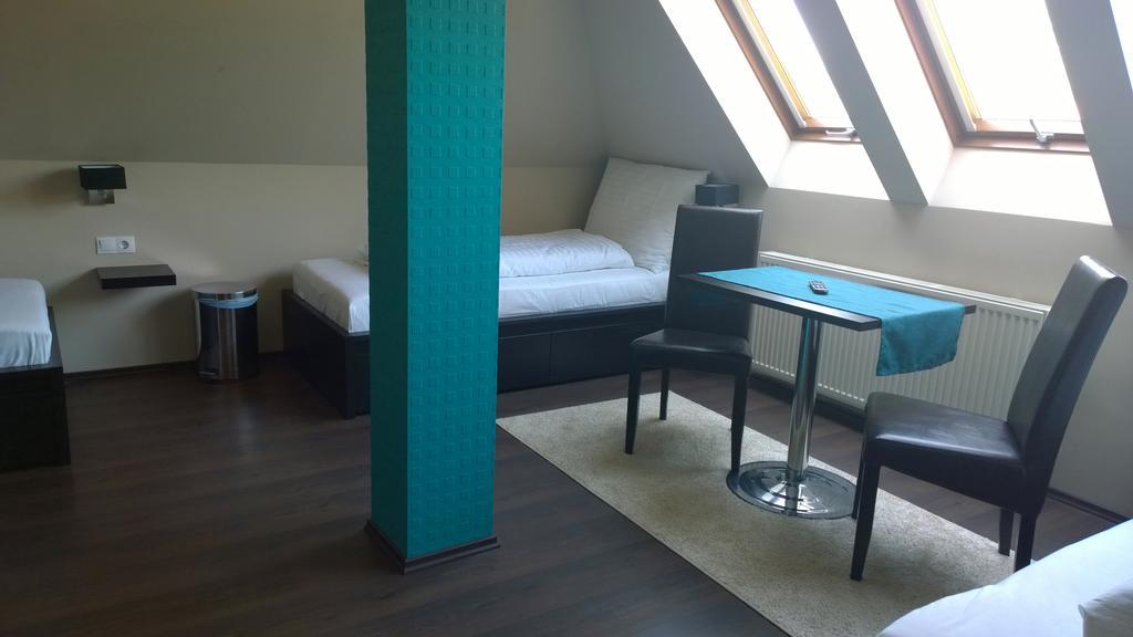 Parton Hotel & Bowling Tiszakécske Kamer foto