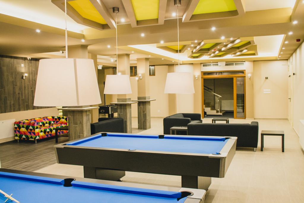 Parton Hotel & Bowling Tiszakécske Buitenkant foto